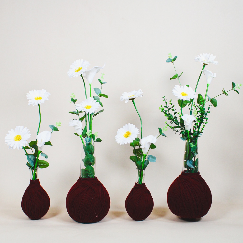 Daffodil Collection | Burgundy vases