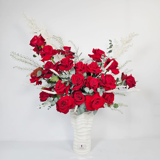 Dry ruscus rose vase