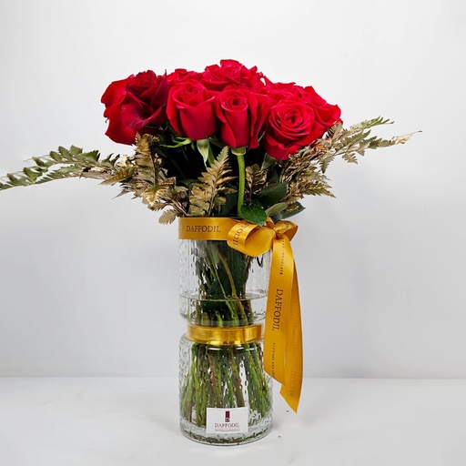 Red rose vase